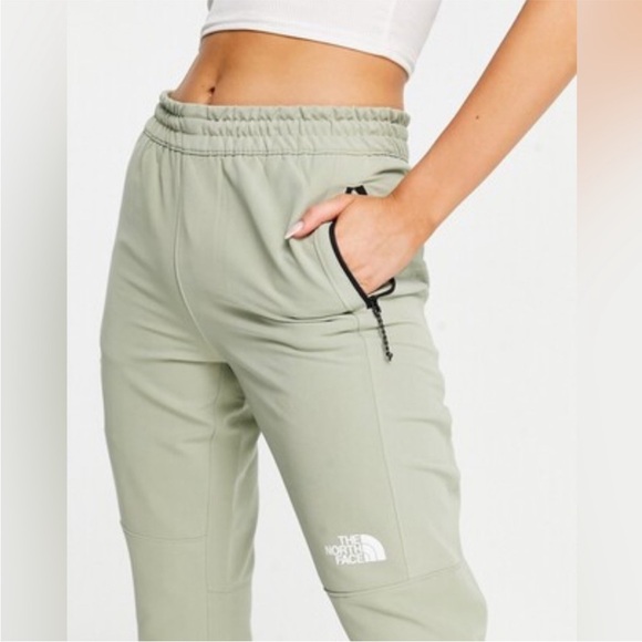The North Face W Tekware Women's
Tea Green Joggers Size Small - Picture 2 of 16